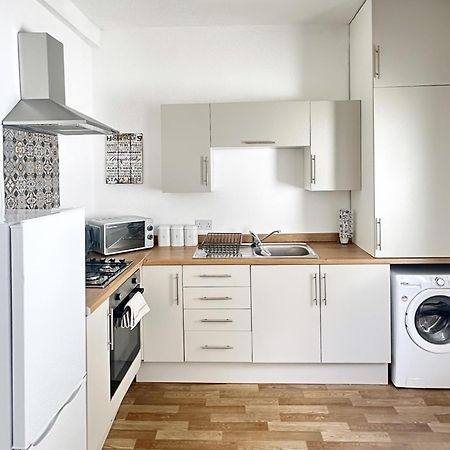 3 Bedroom House Near Liverpool Football Stadium エクステリア 写真